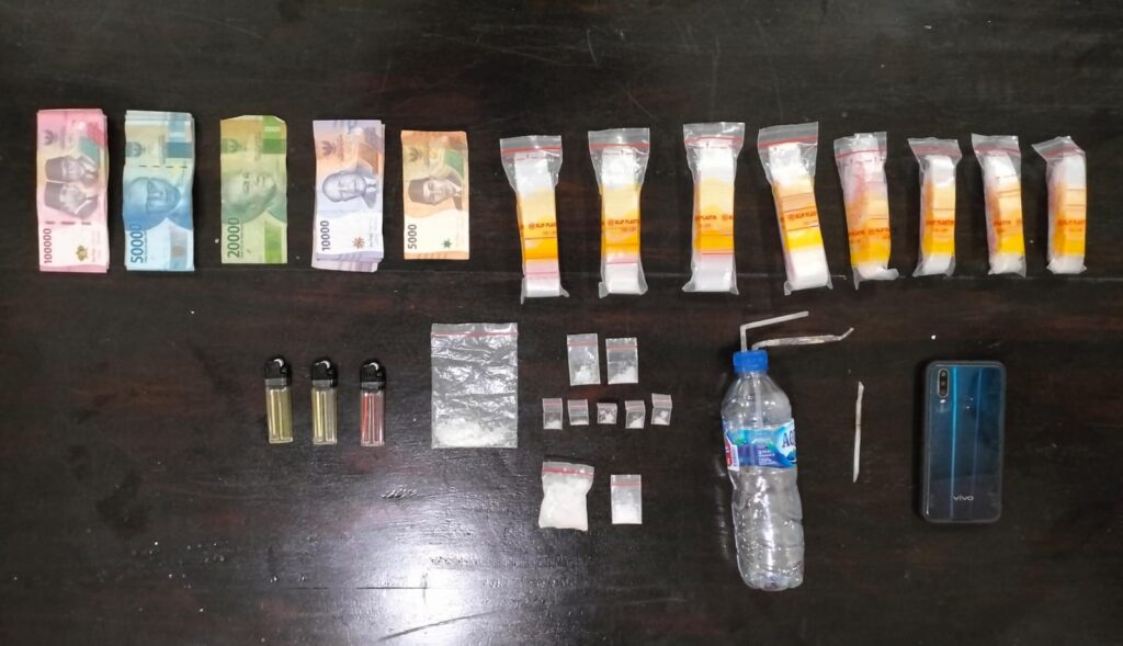 WhatsApp-Image-2025-03-16-at-13.28.44-1-1024x589 TO Polisi, Bandar Sabu di Anggana Ditangkap di Rumahnya Sendiri